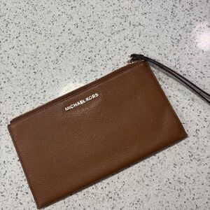 Micheal Kors clutch wallet. 100% Authentic!